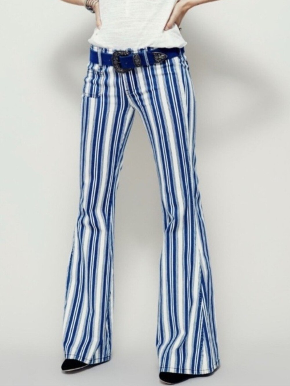 Free People Chic Iconic Navy Blue & White Vertical Striped Flare Jolene Jeans 28